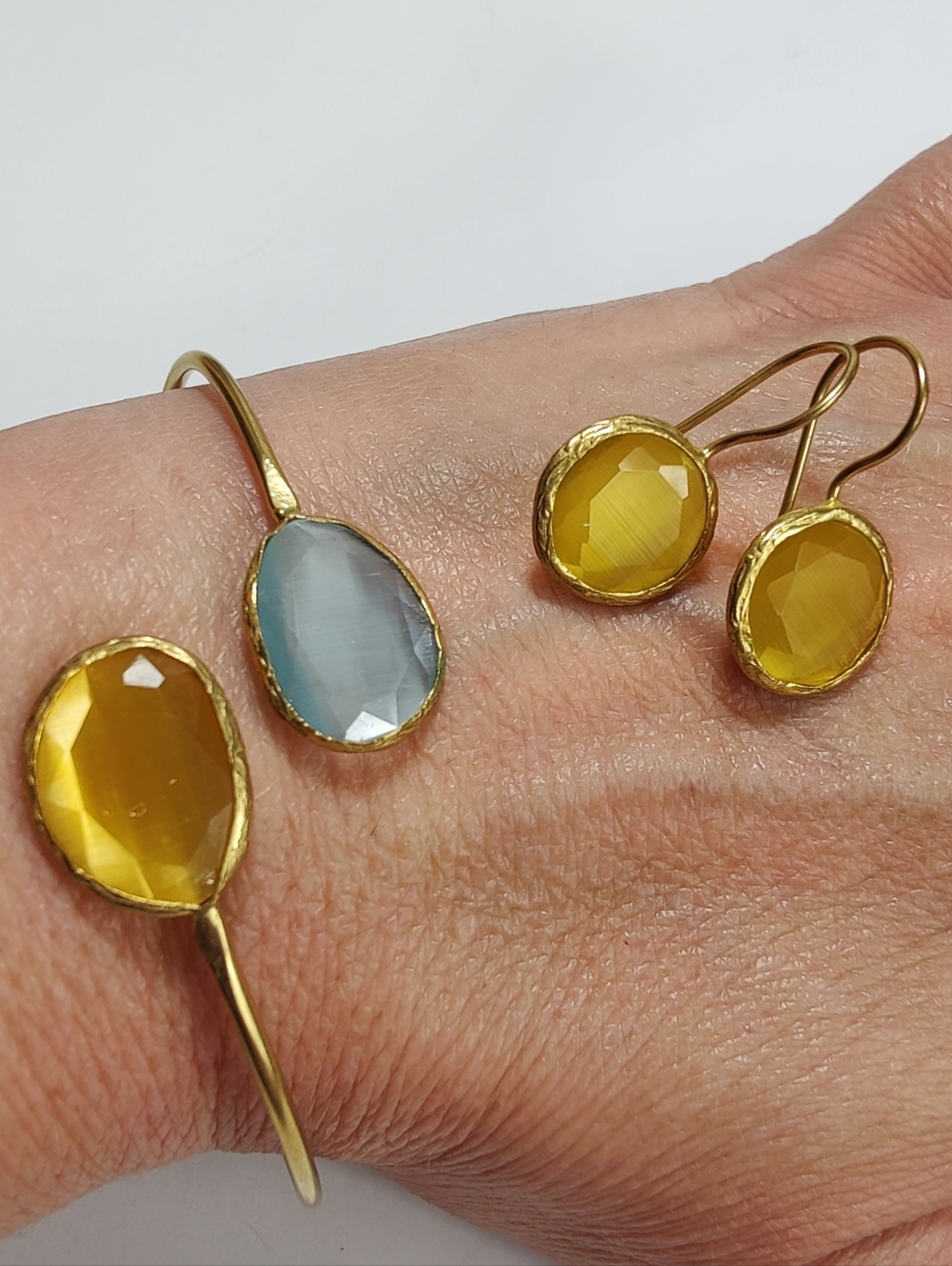 Gold Tone Open Cuff Bracelet & Earrings Set Blue Yellow Faceted Glass Stones
